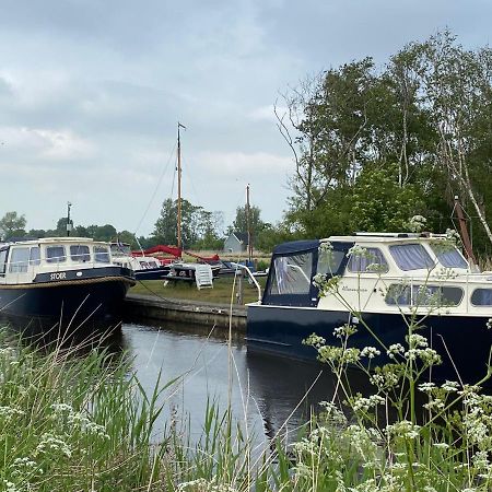 Boat Allemansfreon - Kamperen Op Het Water - Niet Om Mee Te Varen - Read Host Profile-Lees Hostprofiel Jutrijp Extérieur photo