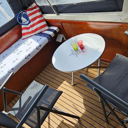 Boat Allemansfreon - Kamperen Op Het Water - Niet Om Mee Te Varen - Read Host Profile-Lees Hostprofiel Jutrijp Extérieur photo