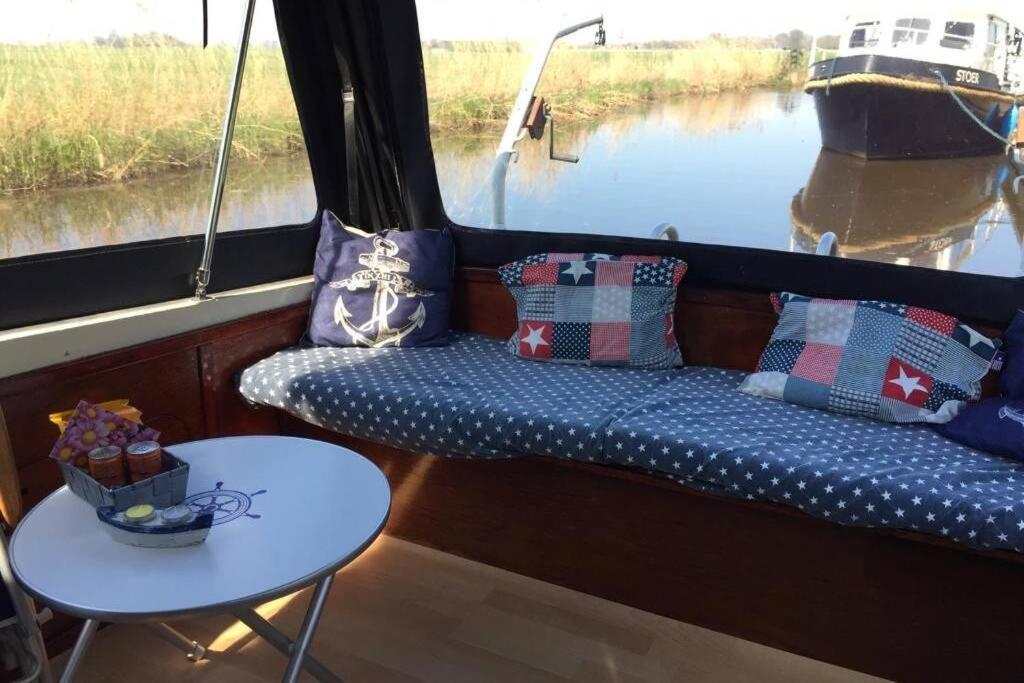 Boat Allemansfreon - Kamperen Op Het Water - Niet Om Mee Te Varen - Read Host Profile-Lees Hostprofiel Jutrijp Extérieur photo