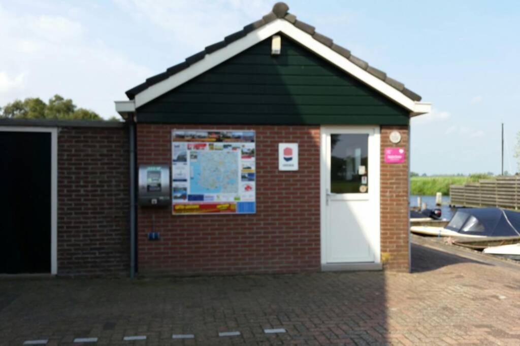 Boat Allemansfreon - Kamperen Op Het Water - Niet Om Mee Te Varen - Read Host Profile-Lees Hostprofiel Jutrijp Extérieur photo