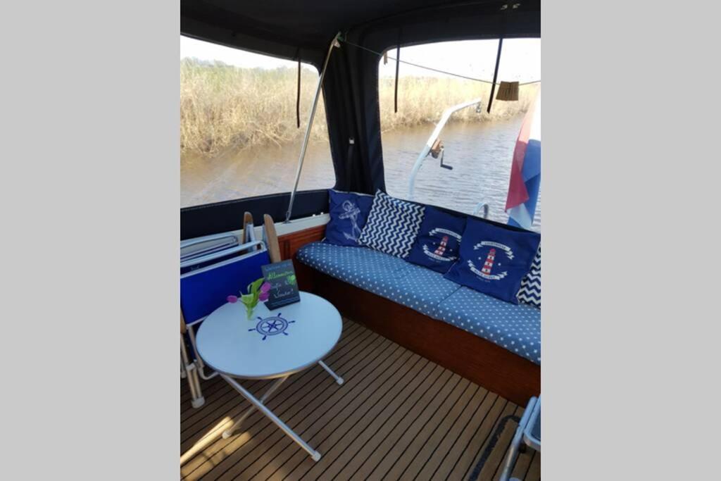 Boat Allemansfreon - Kamperen Op Het Water - Niet Om Mee Te Varen - Read Host Profile-Lees Hostprofiel Jutrijp Extérieur photo
