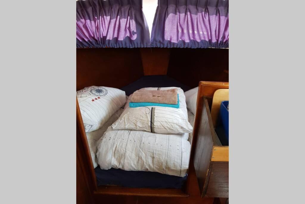 Boat Allemansfreon - Kamperen Op Het Water - Niet Om Mee Te Varen - Read Host Profile-Lees Hostprofiel Jutrijp Extérieur photo