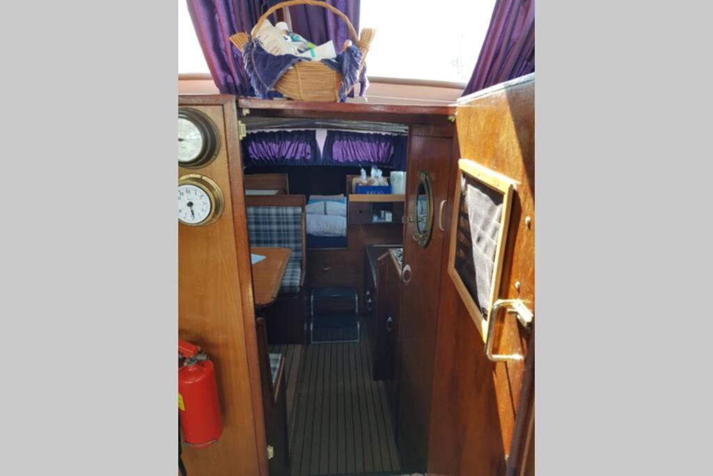 Boat Allemansfreon - Kamperen Op Het Water - Niet Om Mee Te Varen - Read Host Profile-Lees Hostprofiel Jutrijp Extérieur photo