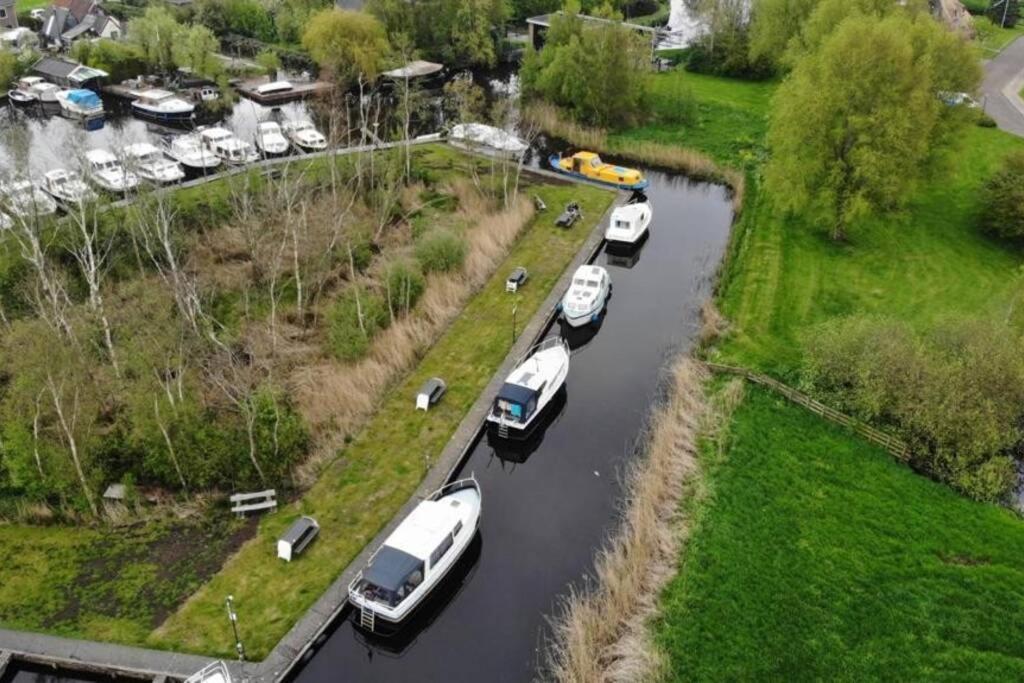 Boat Allemansfreon - Kamperen Op Het Water - Niet Om Mee Te Varen - Read Host Profile-Lees Hostprofiel Jutrijp Extérieur photo