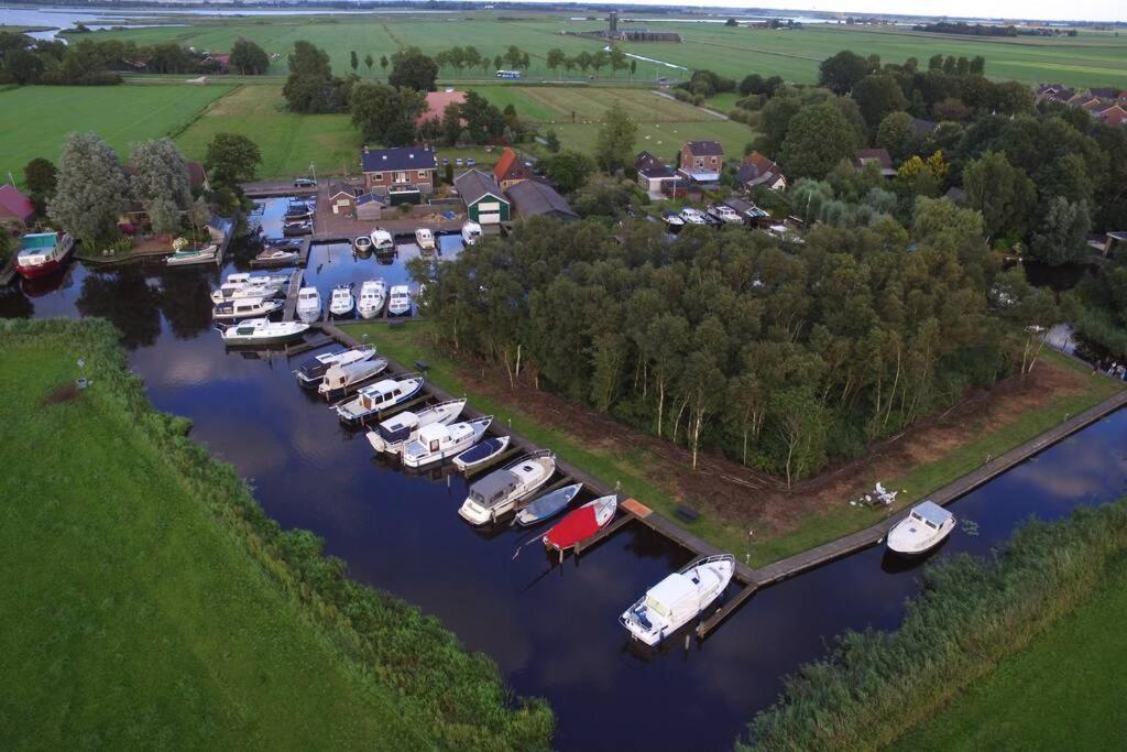 Boat Allemansfreon - Kamperen Op Het Water - Niet Om Mee Te Varen - Read Host Profile-Lees Hostprofiel Jutrijp Extérieur photo
