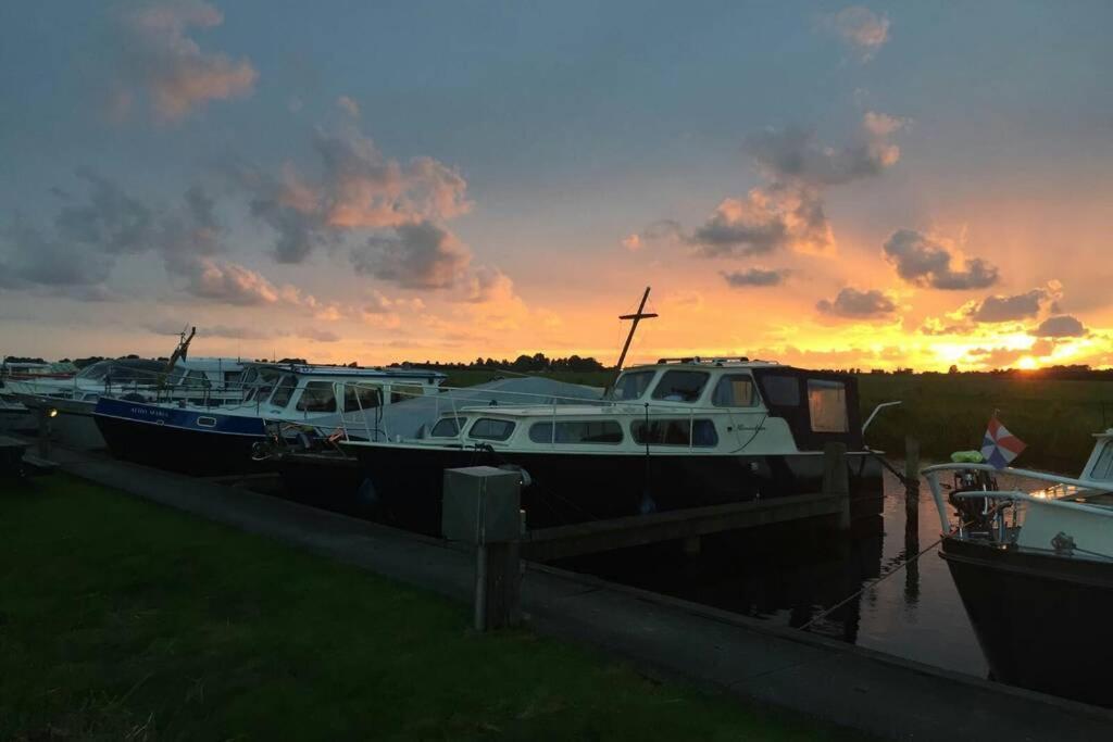 Boat Allemansfreon - Kamperen Op Het Water - Niet Om Mee Te Varen - Read Host Profile-Lees Hostprofiel Jutrijp Extérieur photo