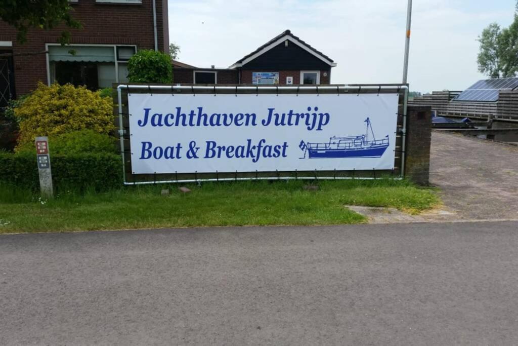 Boat Allemansfreon - Kamperen Op Het Water - Niet Om Mee Te Varen - Read Host Profile-Lees Hostprofiel Jutrijp Extérieur photo