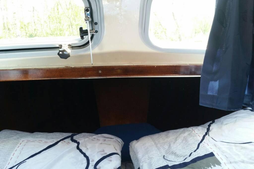 Boat Allemansfreon - Kamperen Op Het Water - Niet Om Mee Te Varen - Read Host Profile-Lees Hostprofiel Jutrijp Extérieur photo